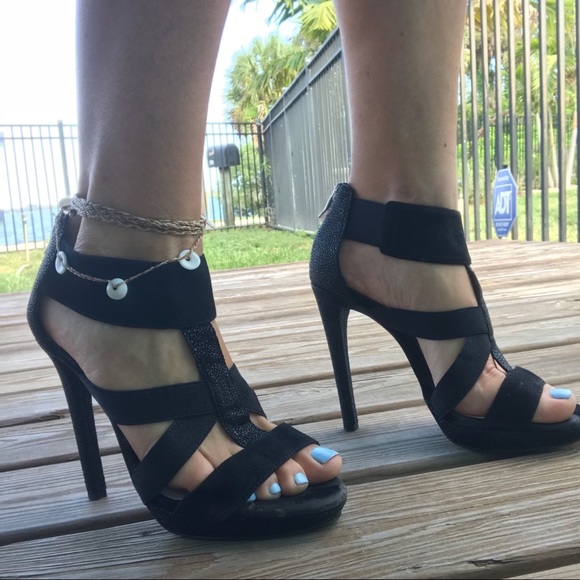 Black strappy BCBG dressy heels - Picture 2 of 6